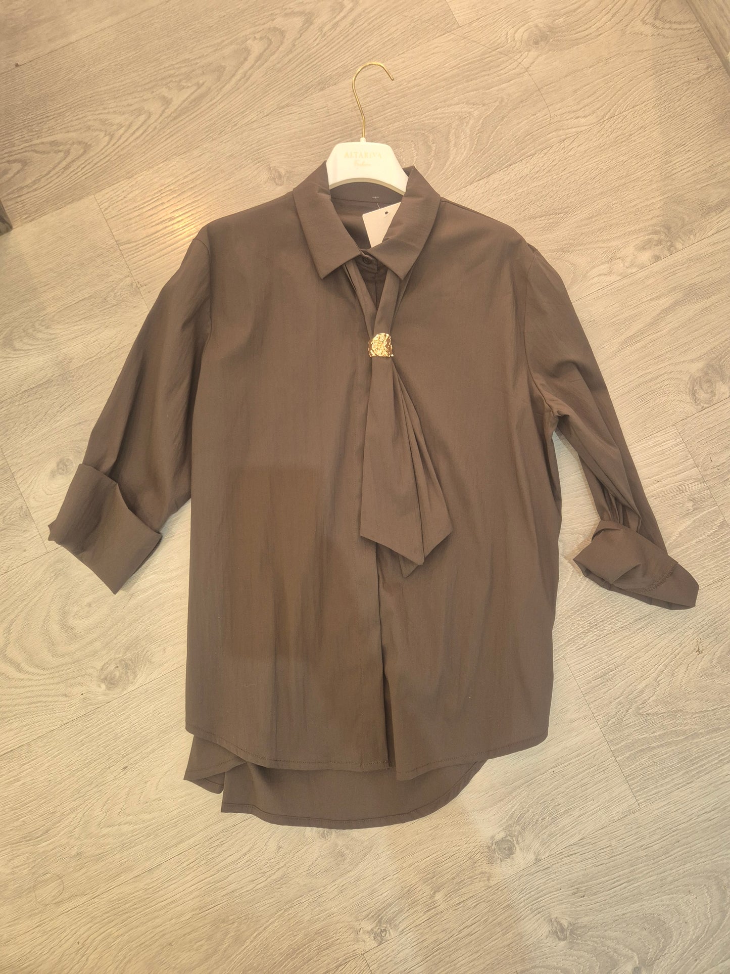 Camicia bianca con cravattino€46,90