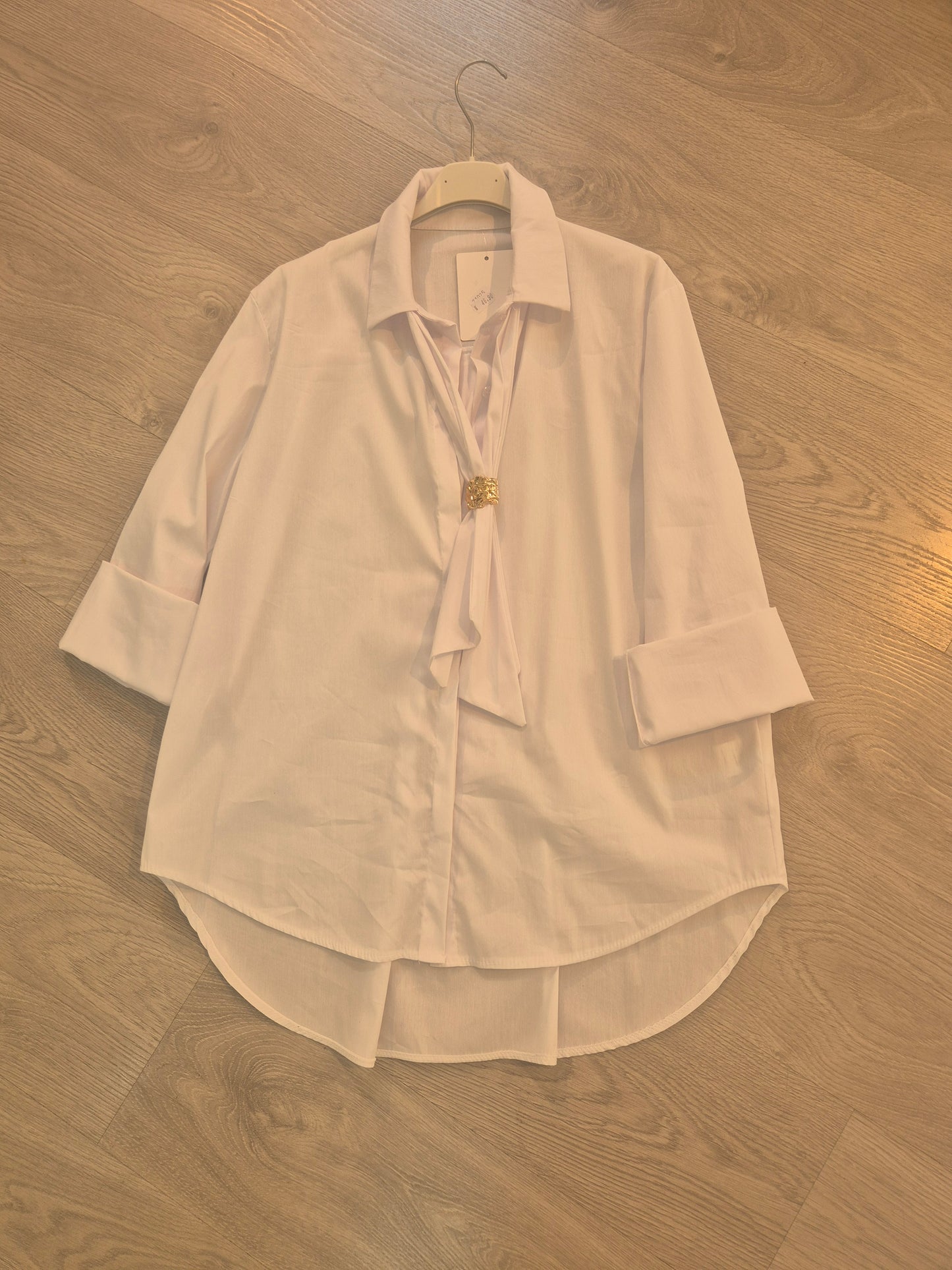 Camicia bianca con cravattino€46,90