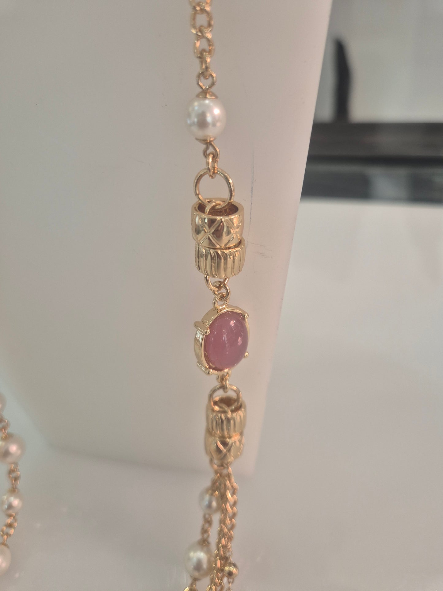 Collana lunga colore oro € 35,00