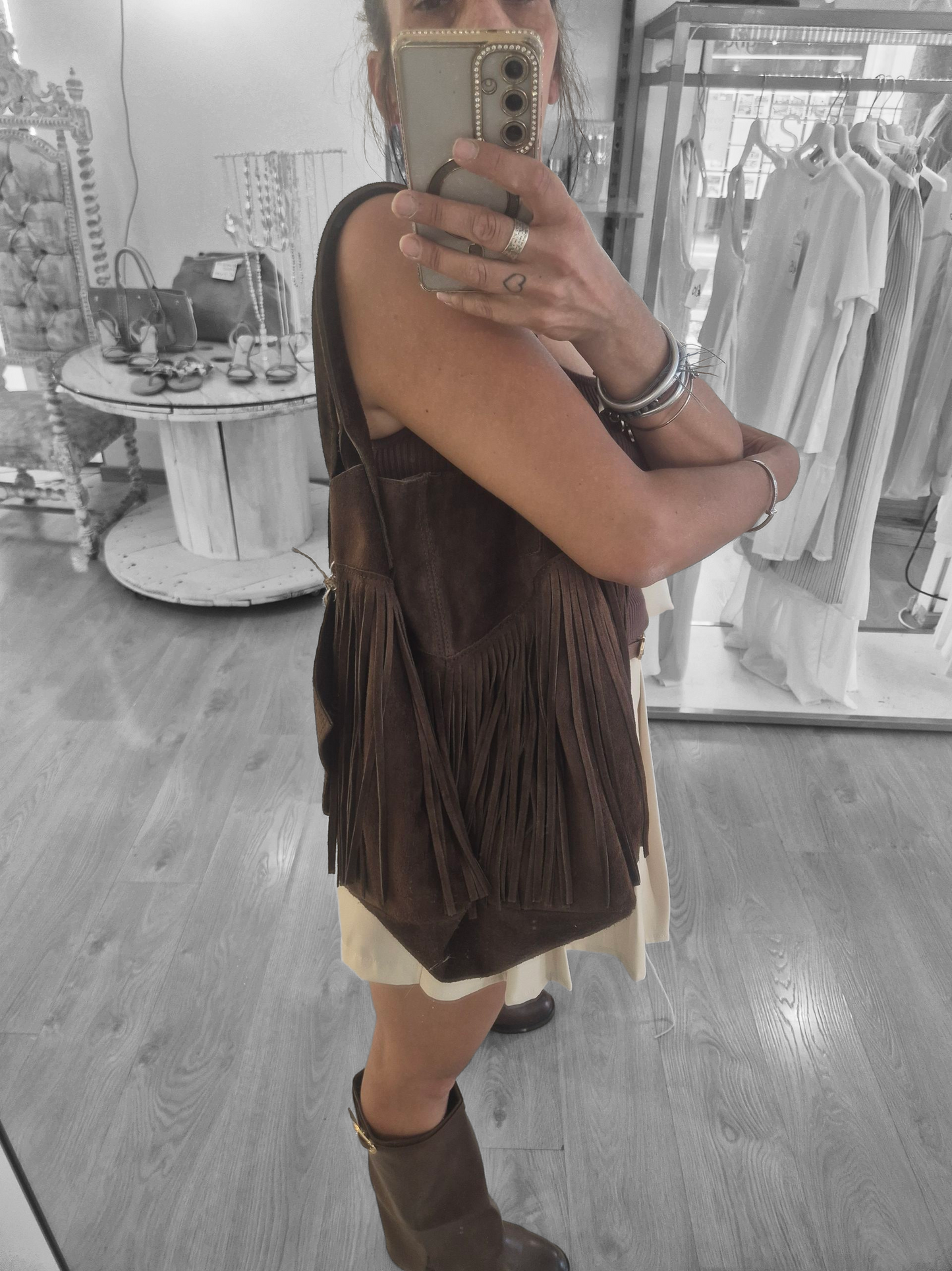 Borsa in pelle scamosciata marrone con frange€52,00