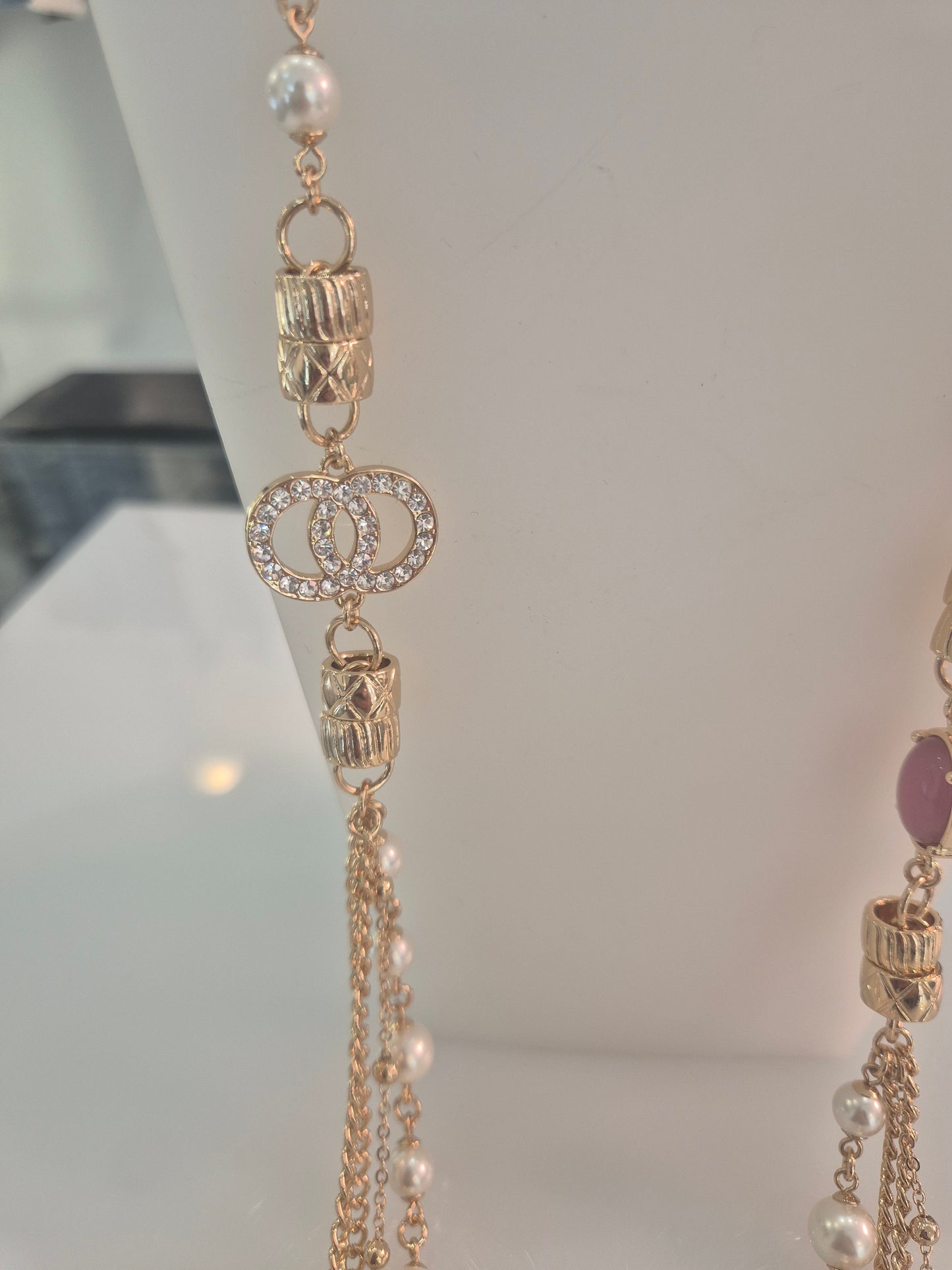 Collana lunga colore oro € 35,00