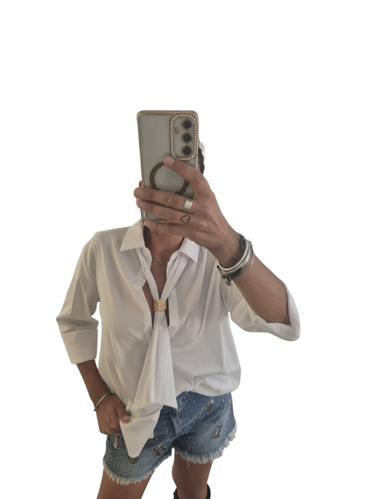Camicia bianca con cravattino€46,90